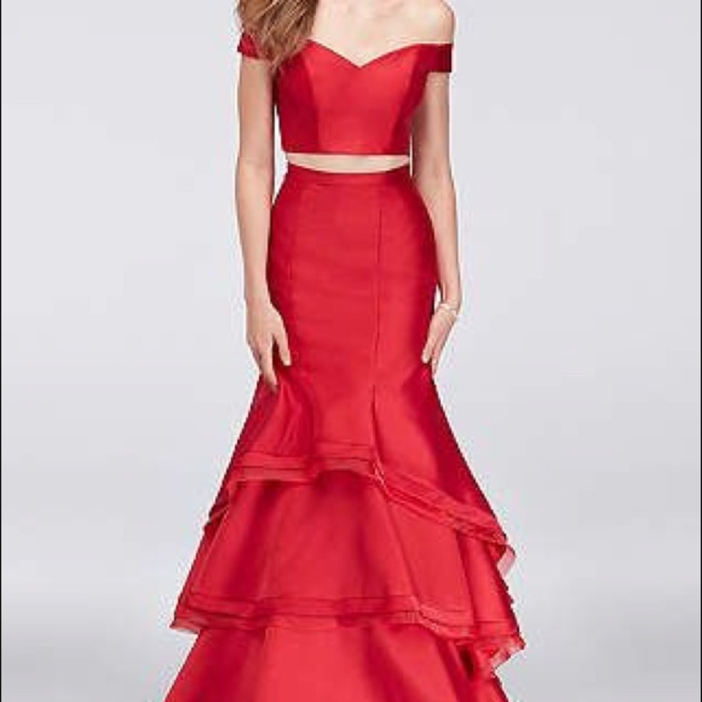Red two piece prom dress ❤️❤️💃🏼